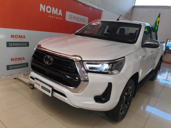 TOYOTA HILUX 2.8 D-4D TURBO DIESEL CD SRX 4X4 AUTOMÁTICO TOYOTA HILUX 2.8 D-4D TURBO DIESEL CD SRX 4X4 AUTOMÁTICO